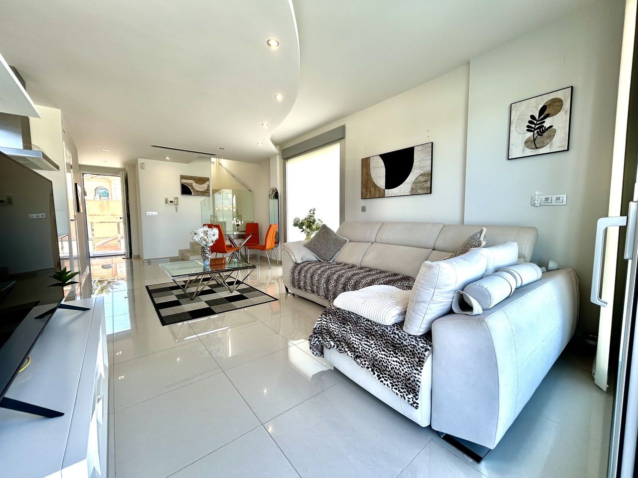 3-Bedroom Villa in Villamartin, Orihuela Costa - Image 5