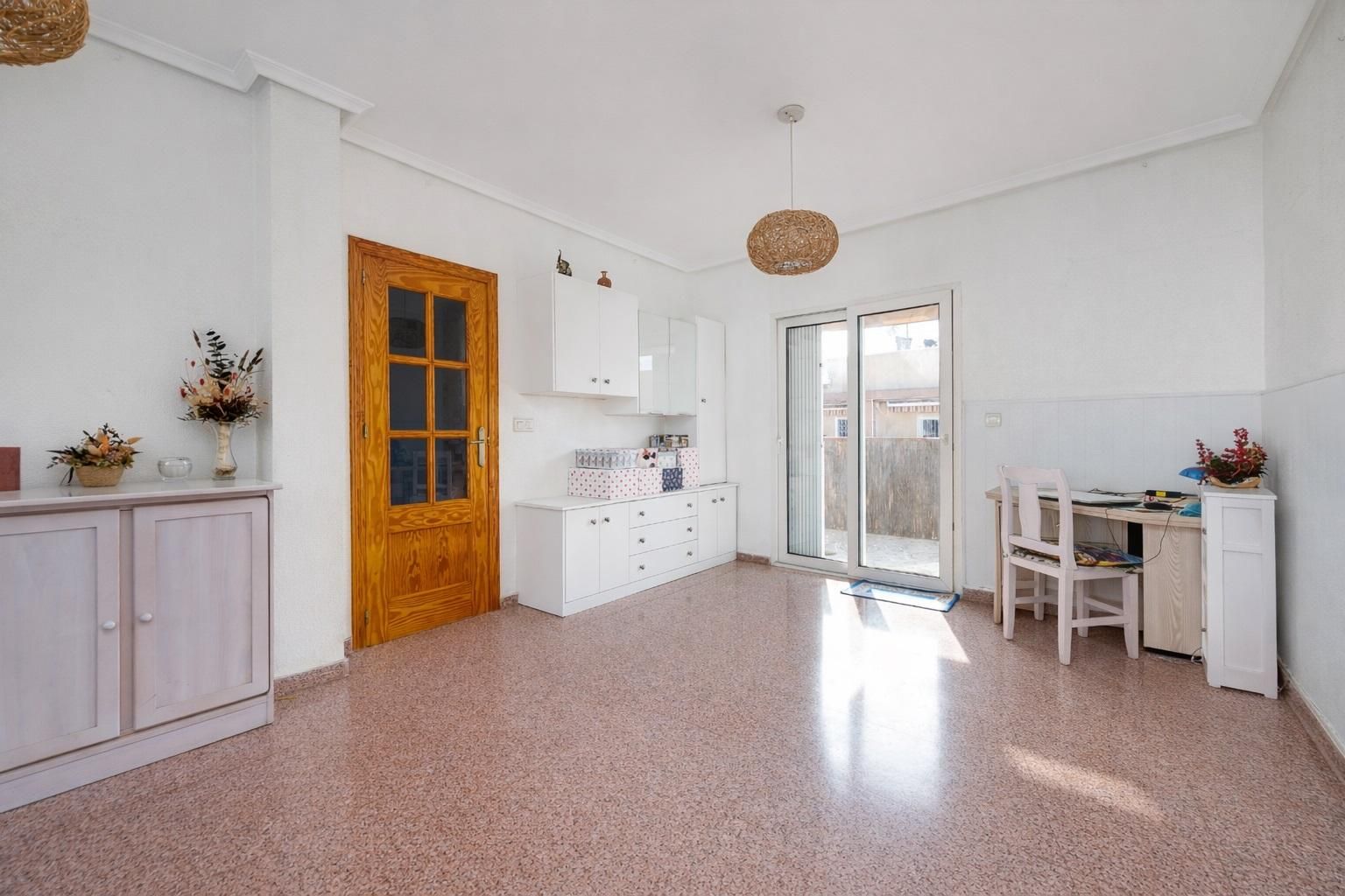 2-Bedroom Apartment in Centro, Torrevieja - Image 11