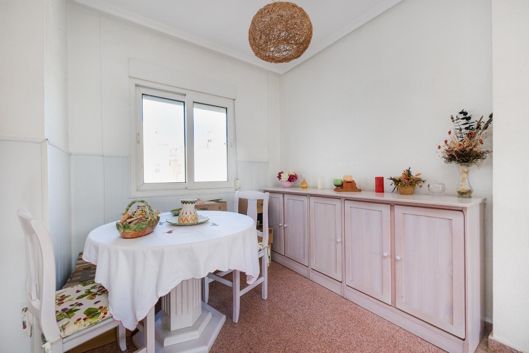 2-Bedroom Apartment in Centro, Torrevieja - Image 13