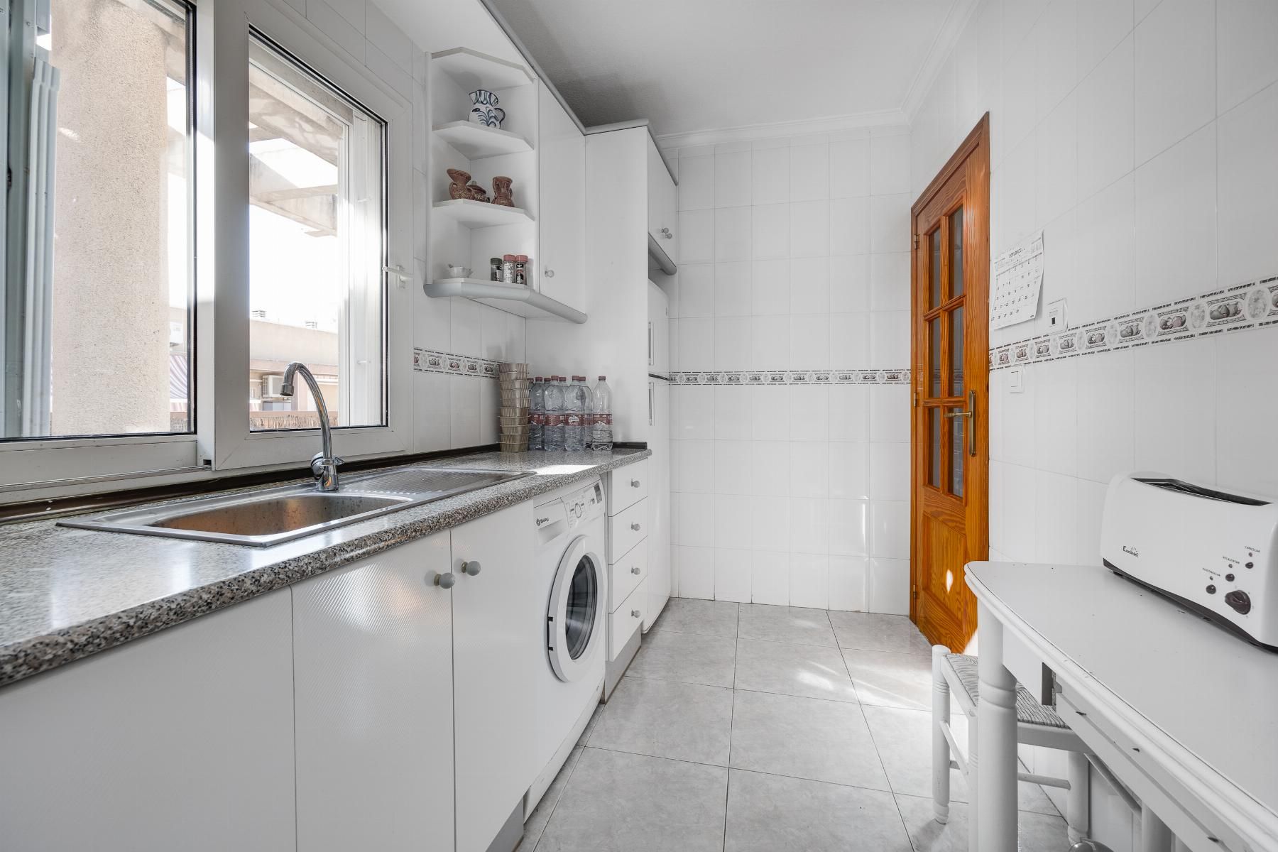 2-Bedroom Apartment in Centro, Torrevieja - Image 6