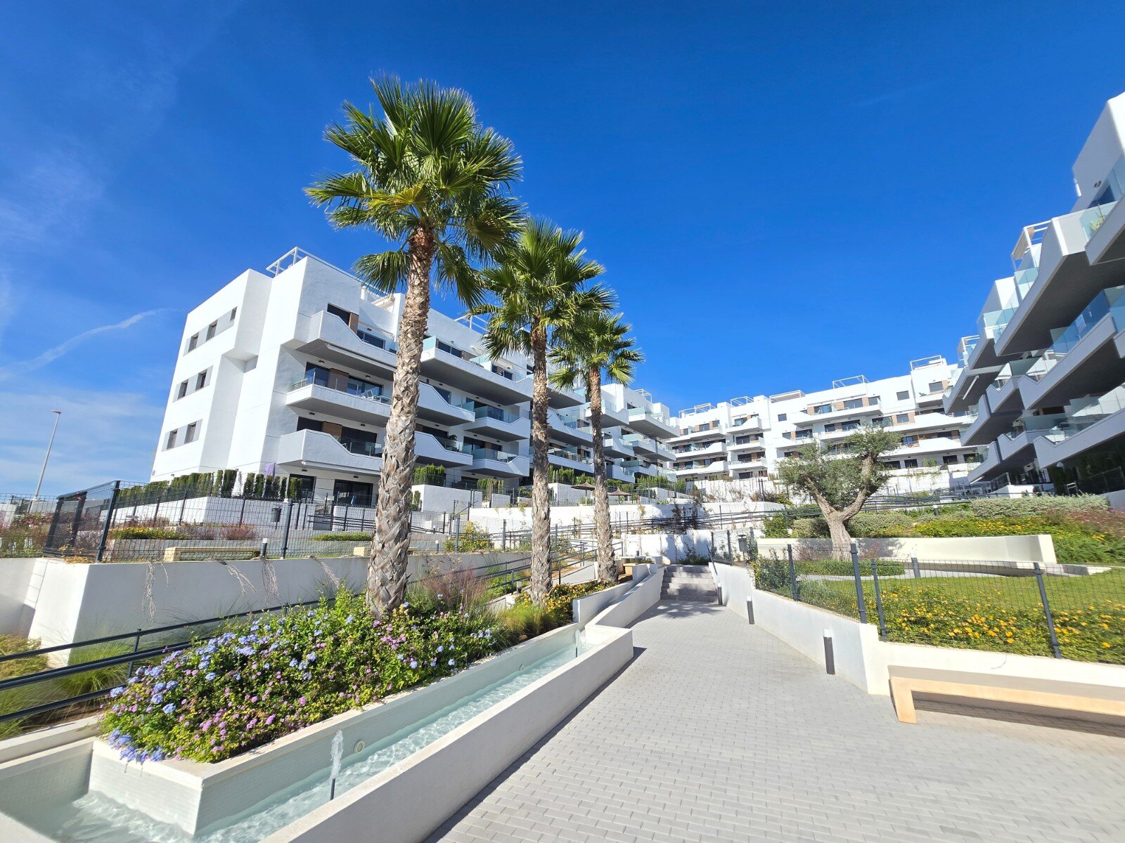 2-Bedroom Apartment in Las Filipinas, Orihuela Costa - Image 20