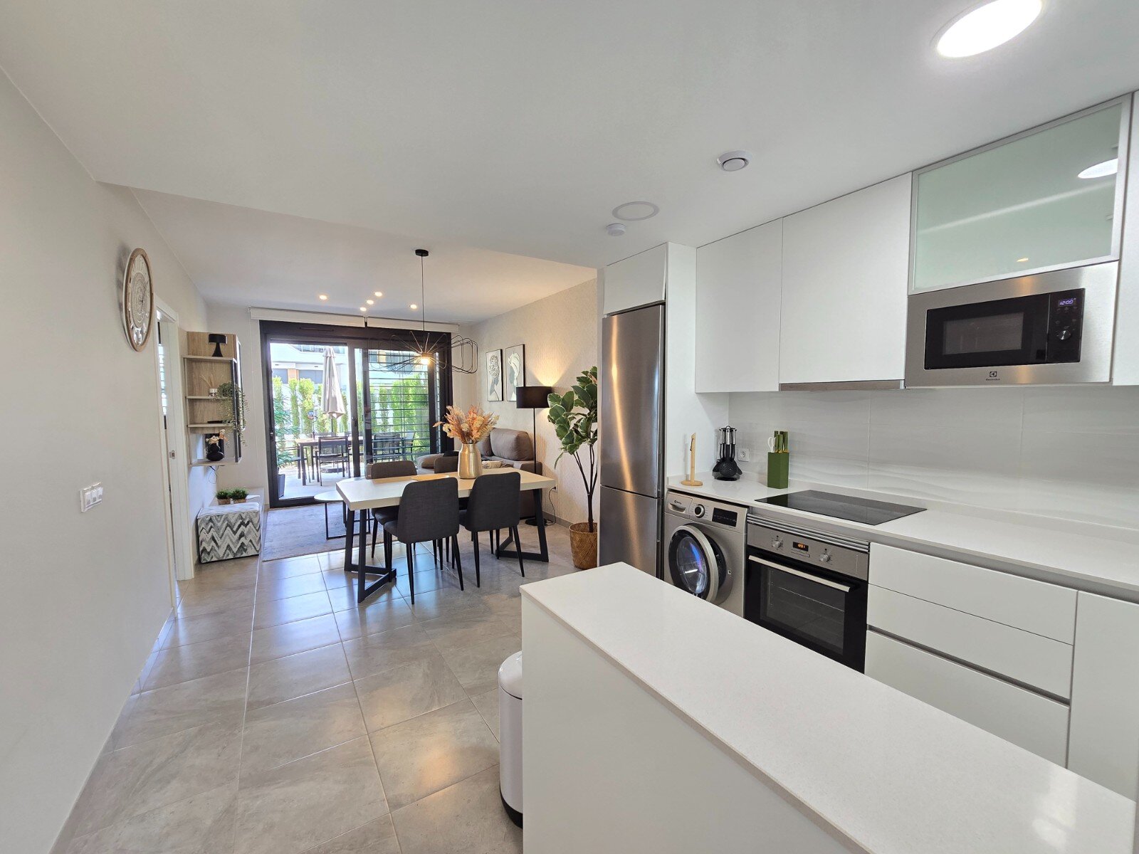 2-Bedroom Apartment in Las Filipinas, Orihuela Costa - Image 3