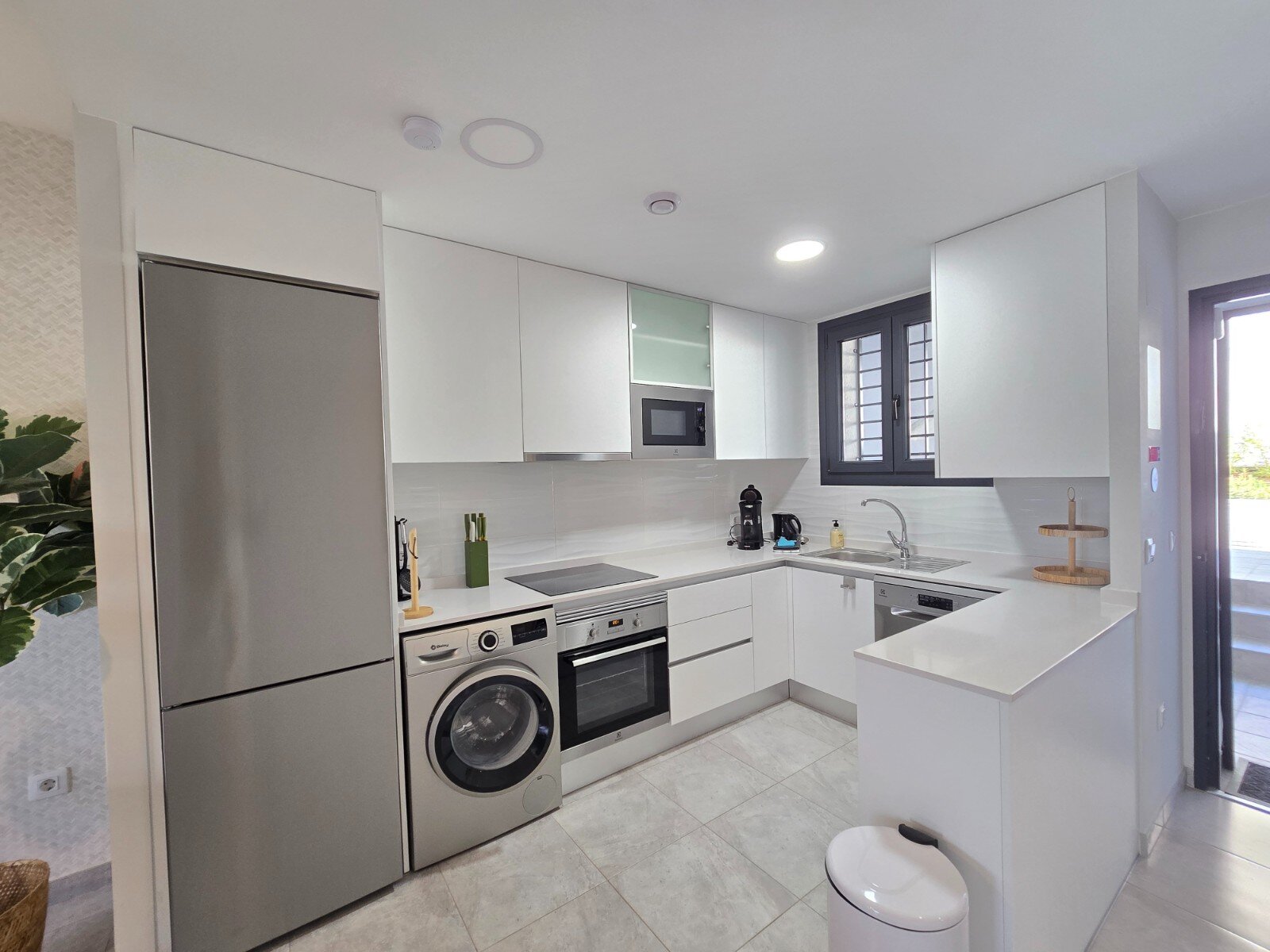 2-Bedroom Apartment in Las Filipinas, Orihuela Costa - Image 4