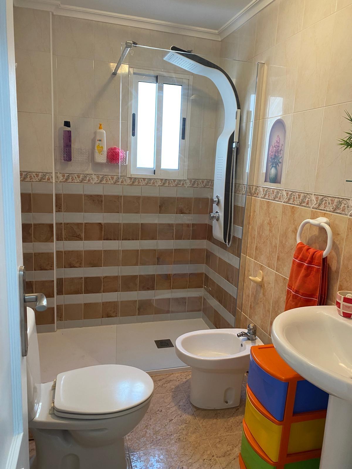3-Bedroom Penthouse in Estacion de Autobuses, Torrevieja - Image 12