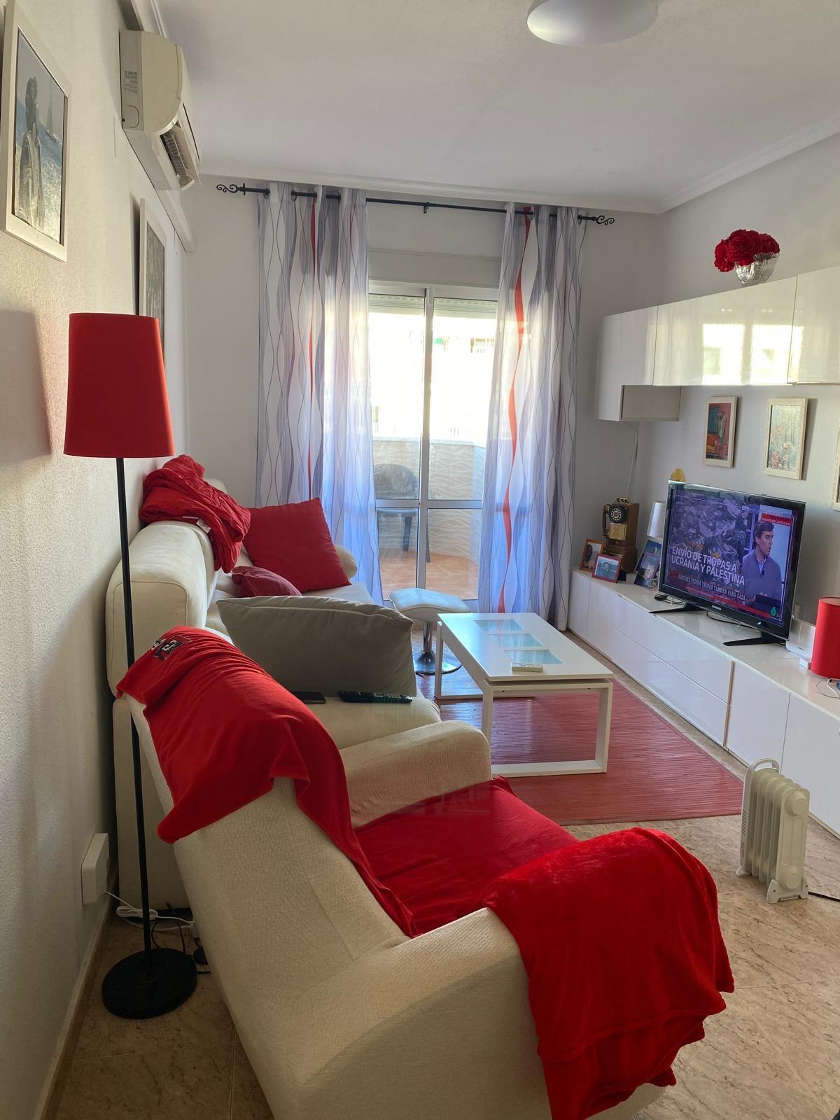 3-Bedroom Penthouse in Estacion de Autobuses, Torrevieja - Image 2