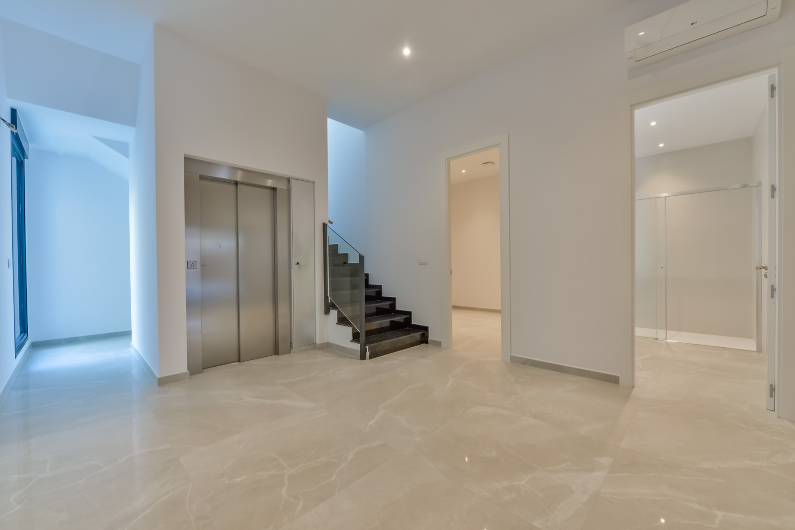 8-Bedroom Villa in Finestrat - Image 12