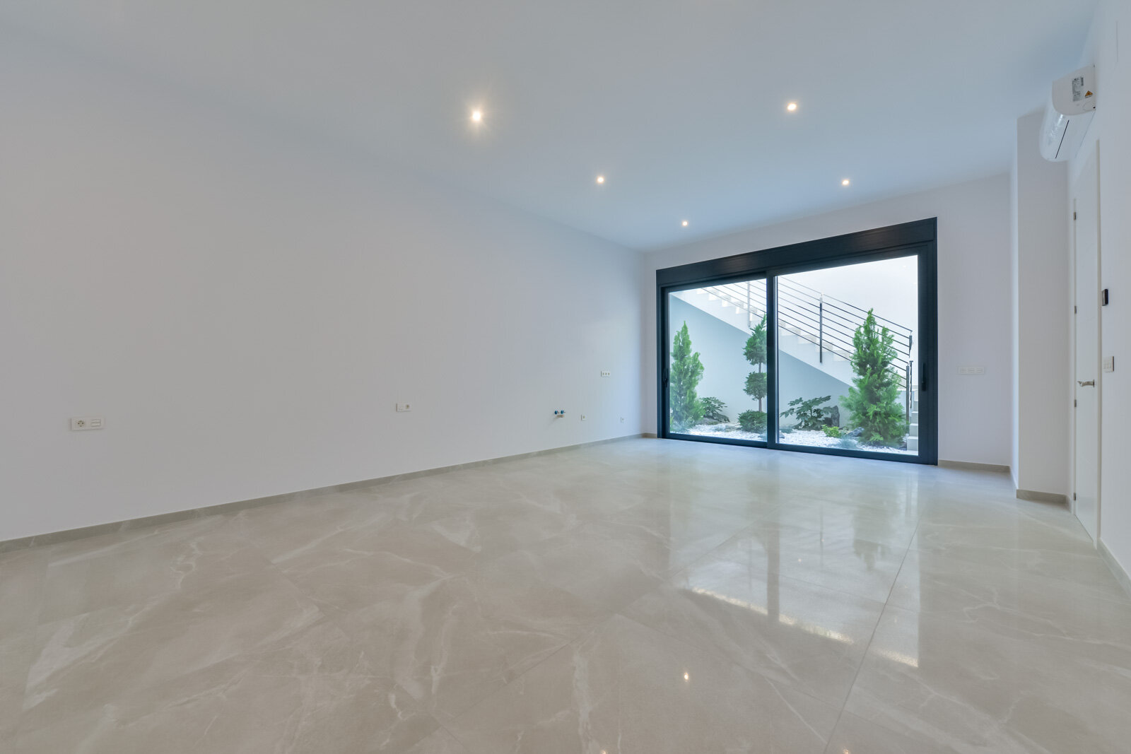8-Bedroom Villa in Finestrat - Image 15