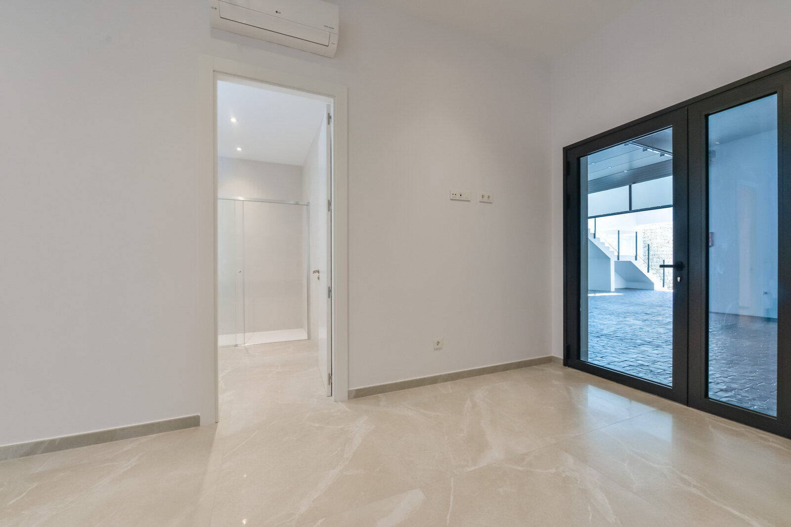 8-Bedroom Villa in Finestrat - Image 18