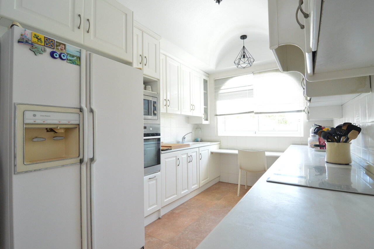 4-Bedroom Villa in Torrevieja - Image 7