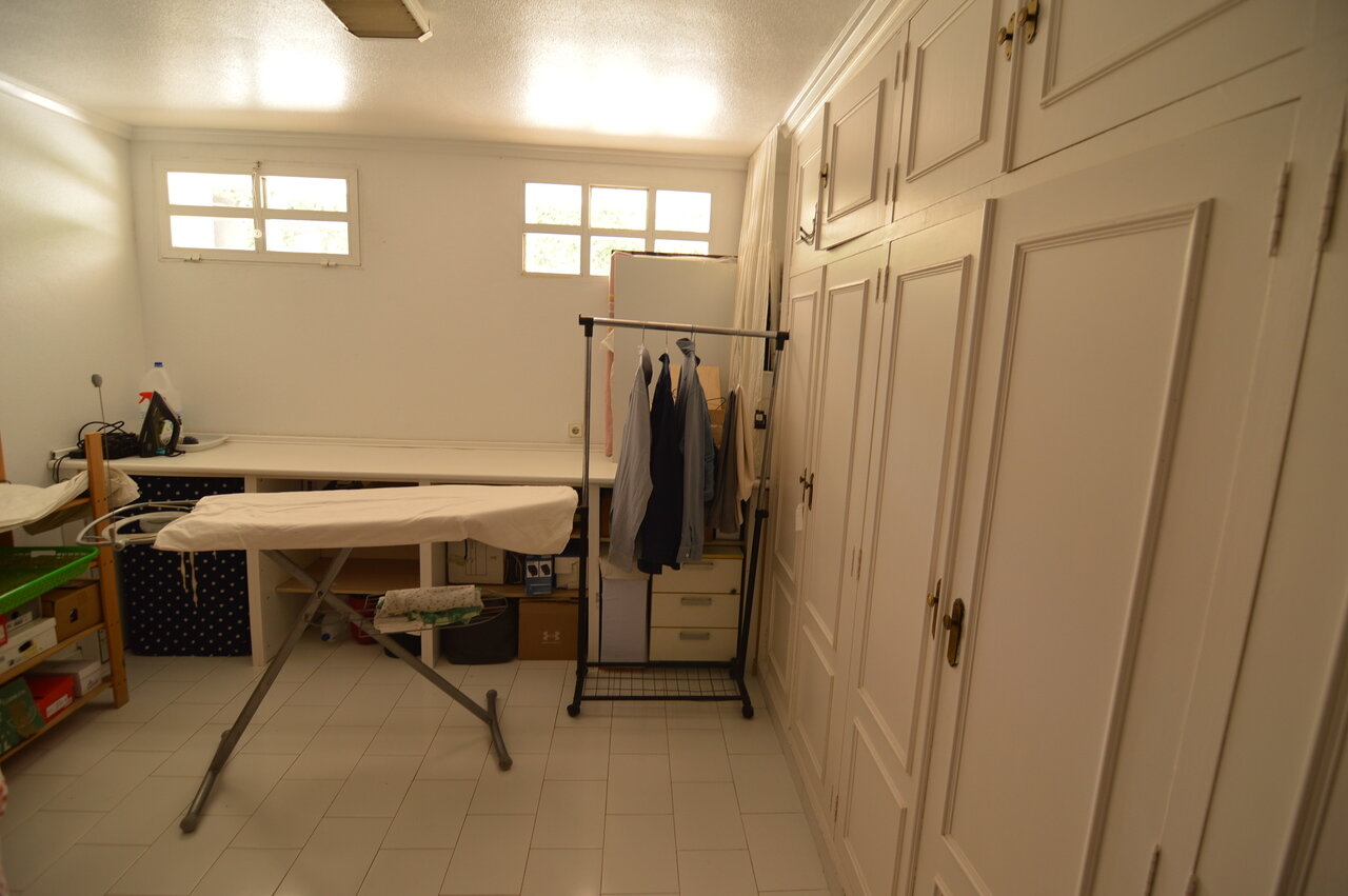 4-Bedroom Villa in Torrevieja - Image 11