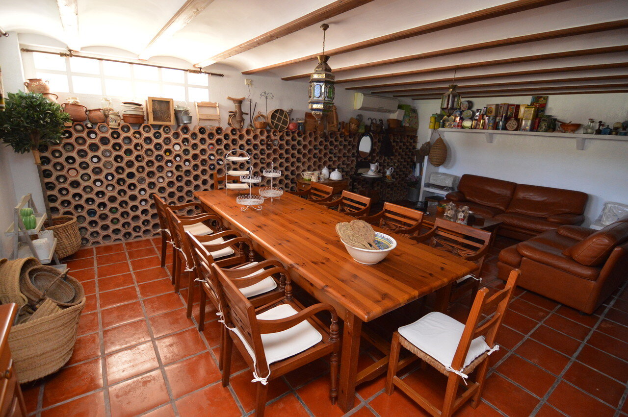 4-Bedroom Villa in Torrevieja - Image 12