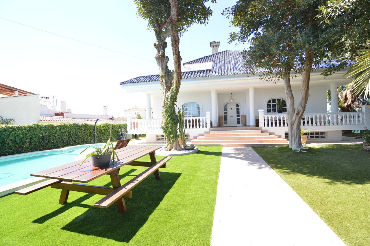 4-Bedroom Villa in Torrevieja - Image 2