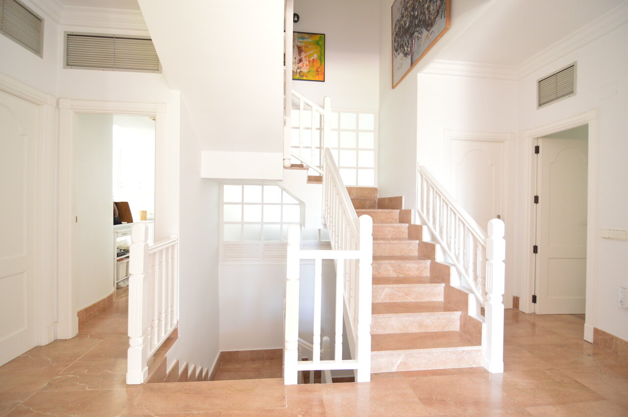 4-Bedroom Villa in Torrevieja - Image 4