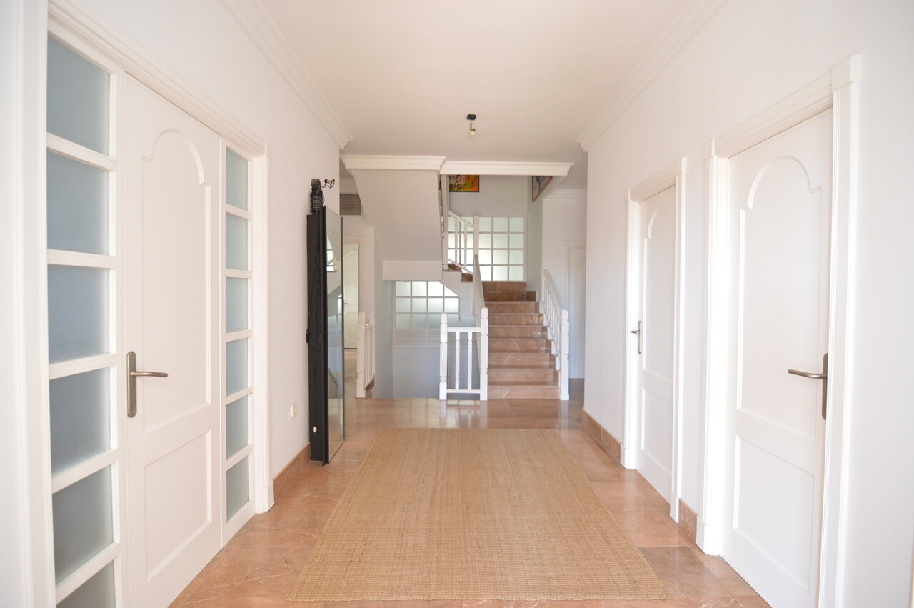 4-Bedroom Villa in Torrevieja - Image 5