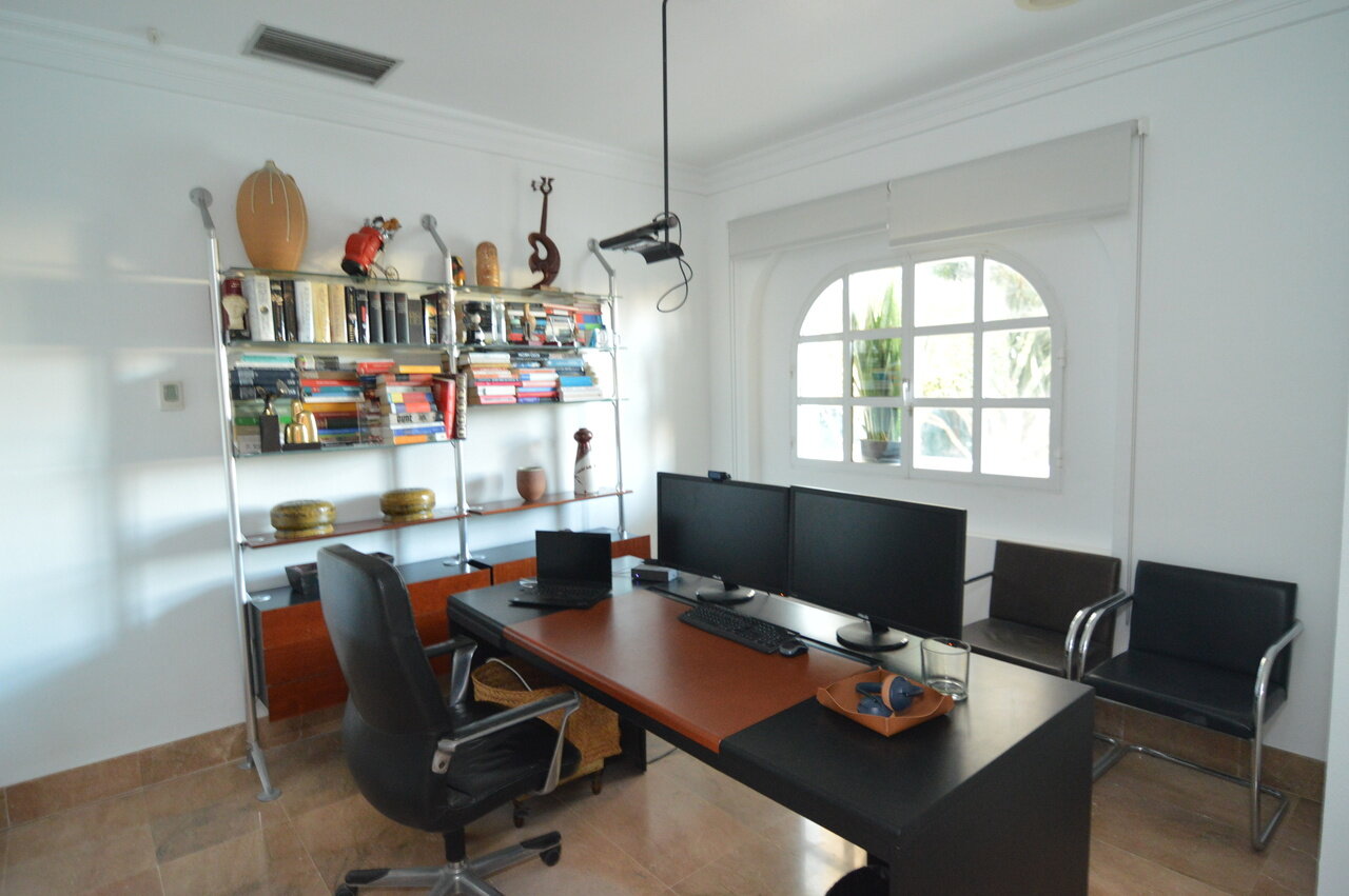 4-Bedroom Villa in Torrevieja - Image 6