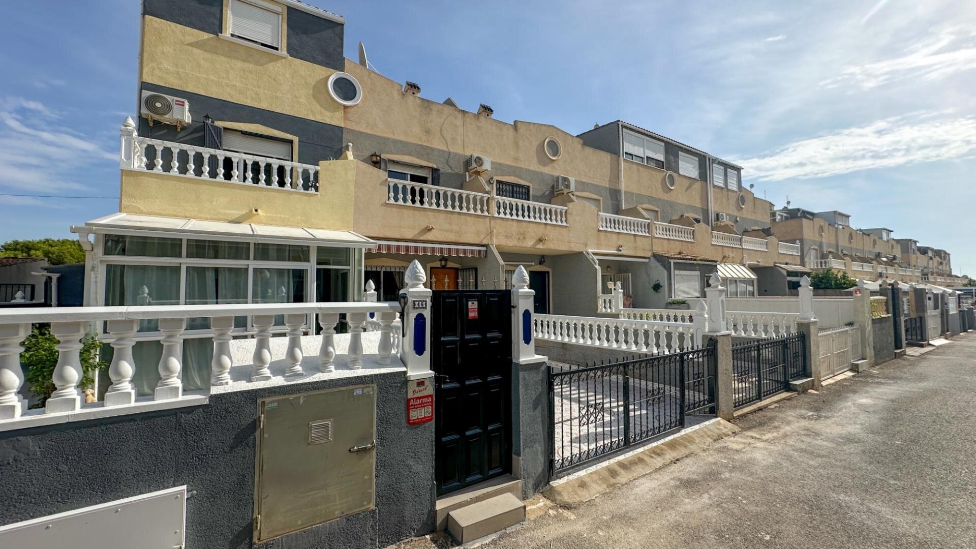 2-Bedroom House in Playa Flamenca, Orihuela Costa - Image 35