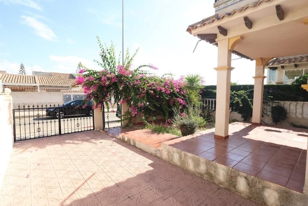 2-Bedroom House in Playa Flamenca, Orihuela Costa - Image 3
