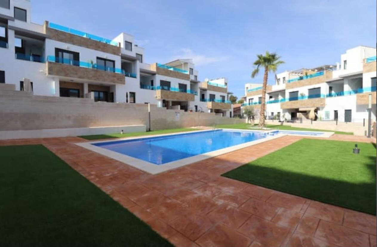 3-Bedroom Townhouse in Bigastro - Image 12