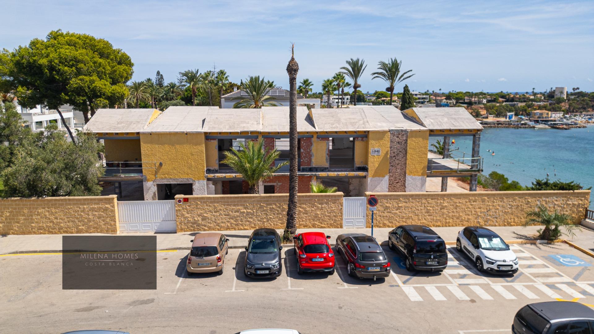 8-Bedroom Villa in Cabo Roig - Image 10