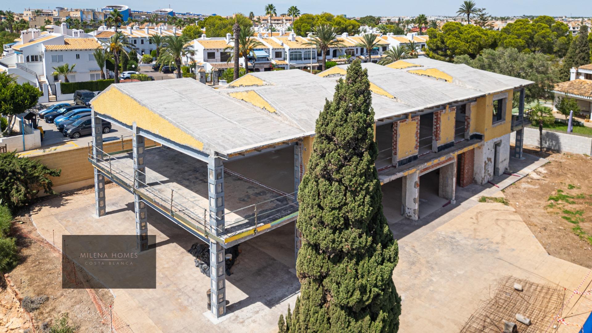 8-Bedroom Villa in Cabo Roig - Image 12