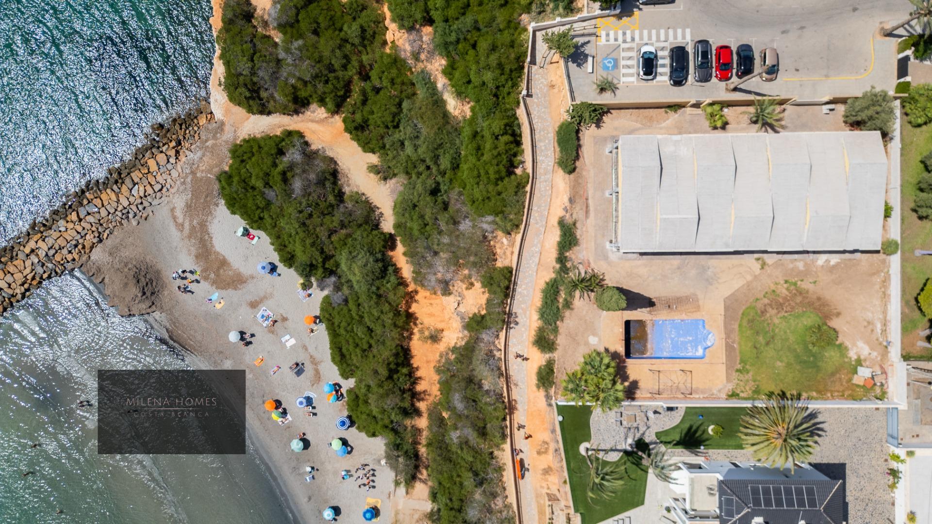 8-Bedroom Villa in Cabo Roig - Image 14