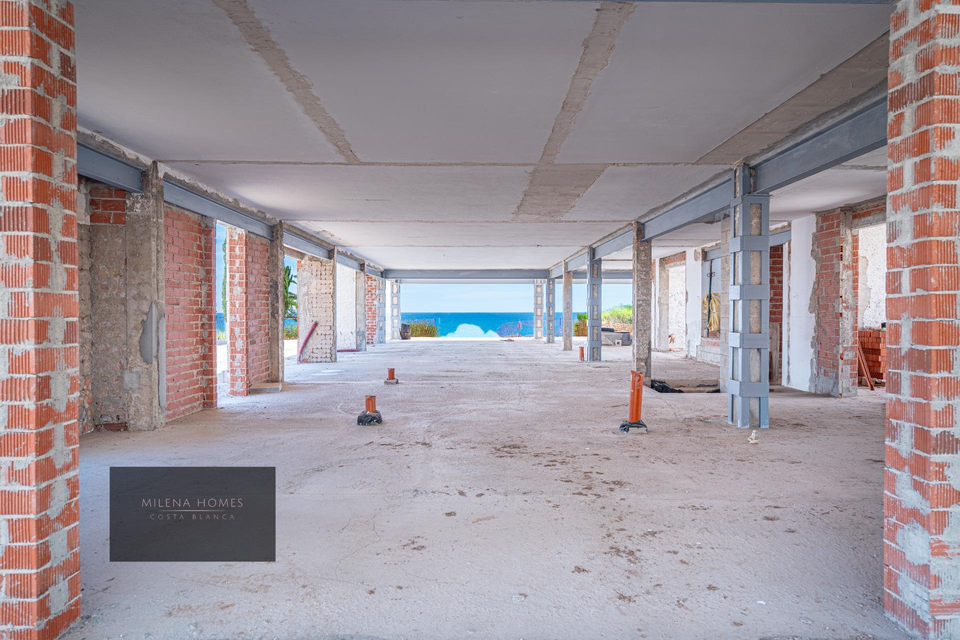 8-Bedroom Villa in Cabo Roig - Image 15