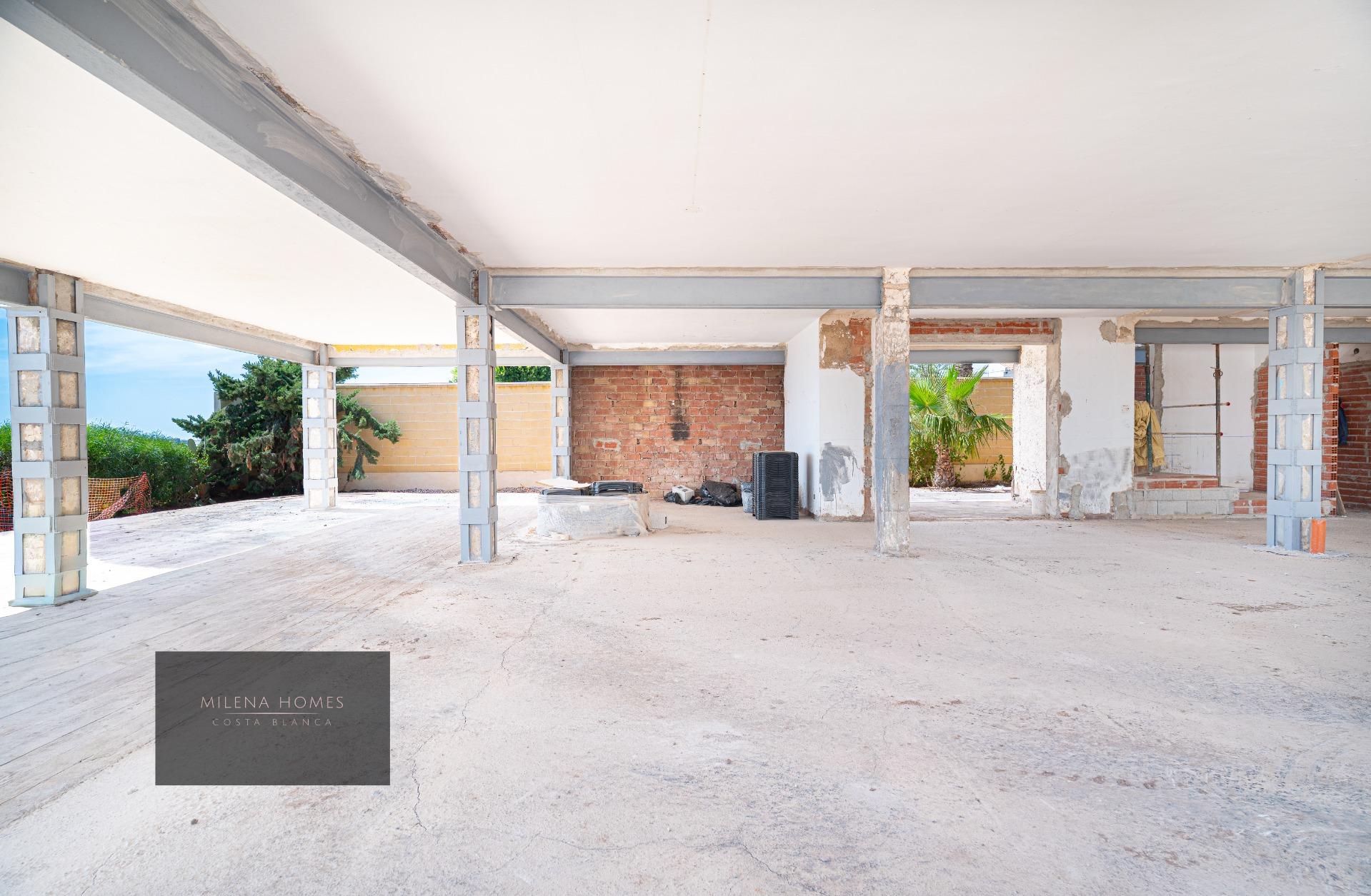 8-Bedroom Villa in Cabo Roig - Image 17