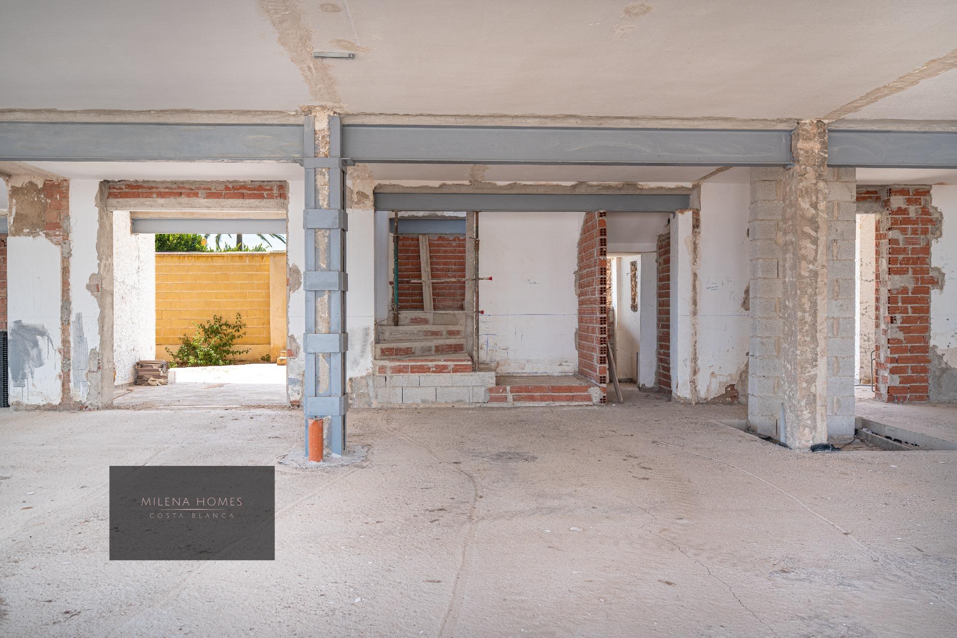 8-Bedroom Villa in Cabo Roig - Image 18