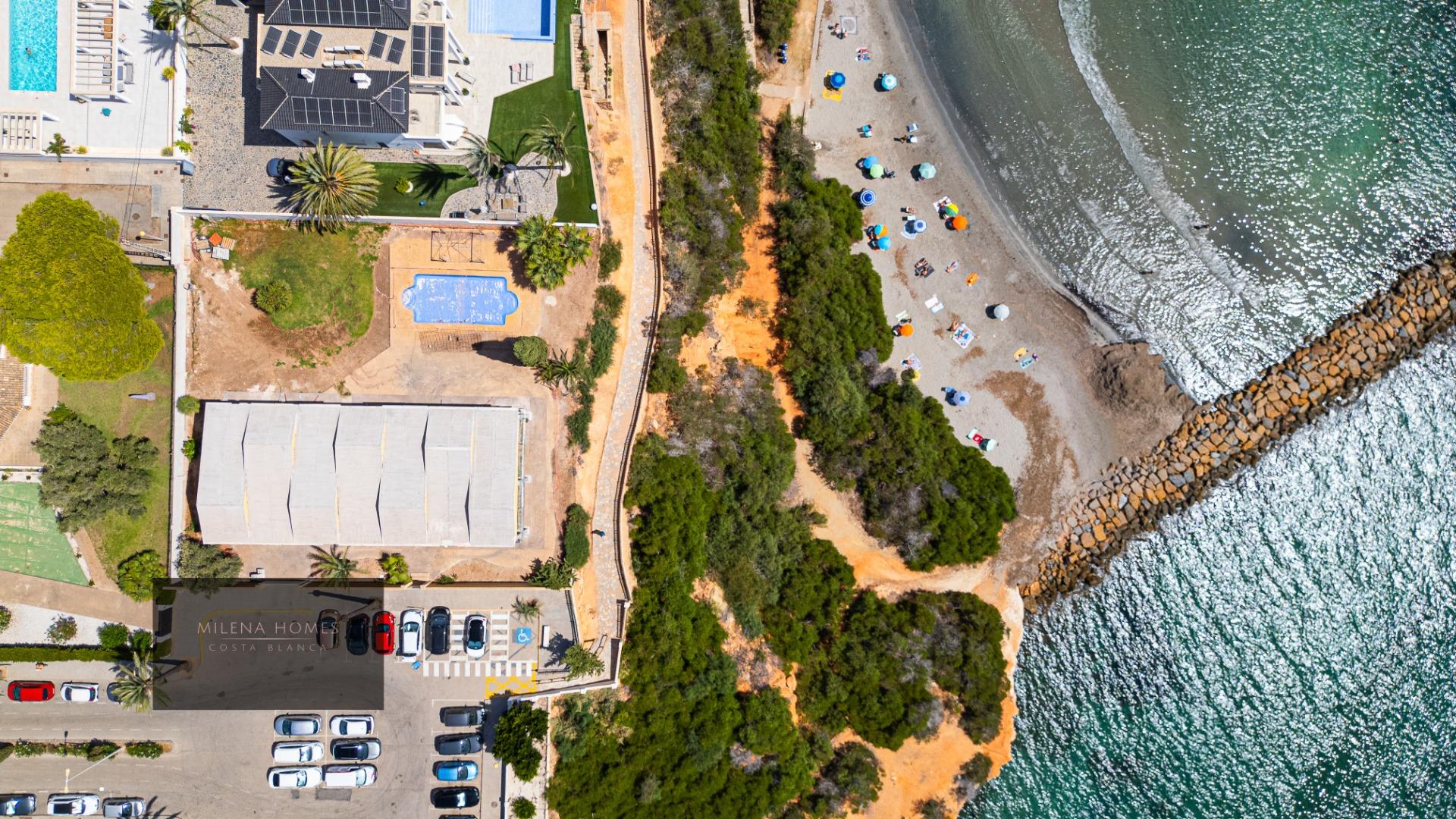 8-Bedroom Villa in Cabo Roig - Image 2