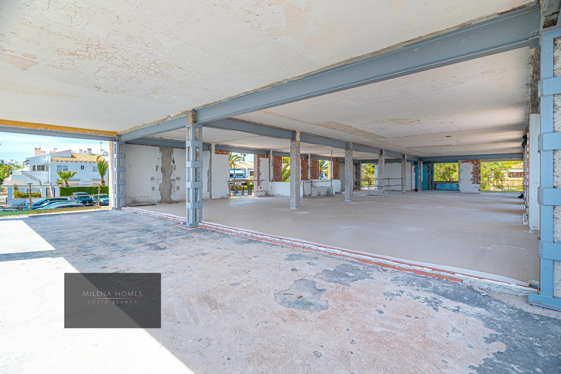 8-Bedroom Villa in Cabo Roig - Image 22