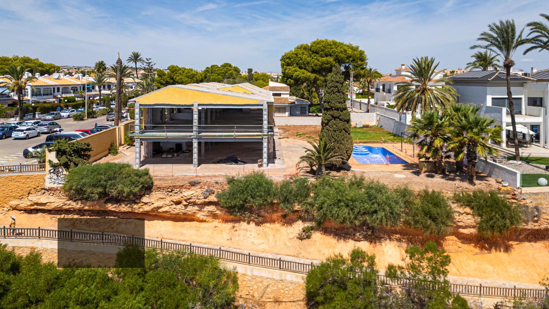 8-Bedroom Villa in Cabo Roig - Image 5
