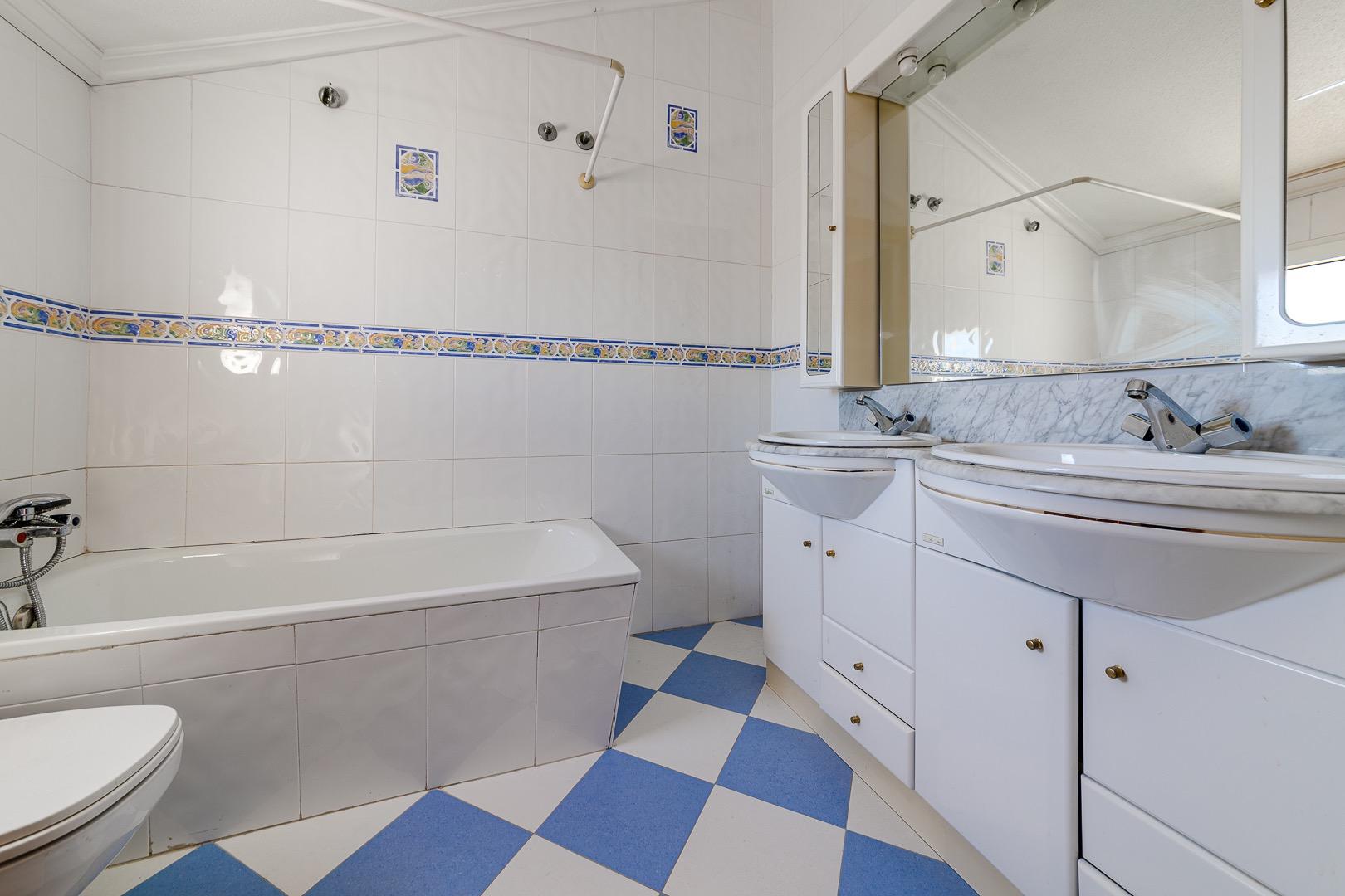 6-Bedroom Villa in La Senda del Recuerdo, San Javier - Image 31