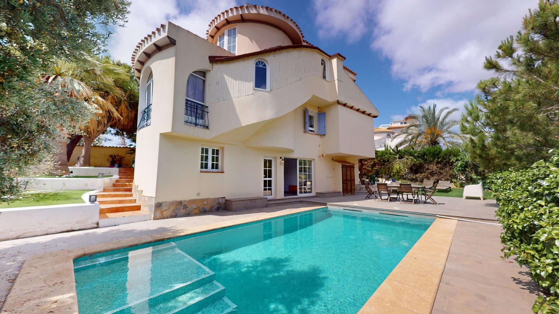 5-Bedroom Villa in Lomas de Cabo Roig, Orihuela Costa - Image 1