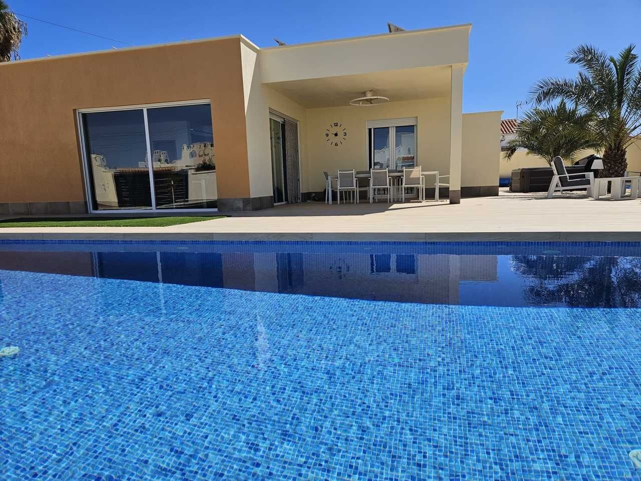 4-Bedroom Villa in La Siesta - El Salado - Torreta, Torrevieja - Image 2