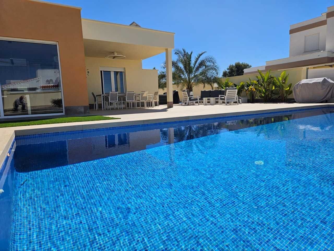 4-Bedroom Villa in La Siesta - El Salado - Torreta, Torrevieja - Image 3
