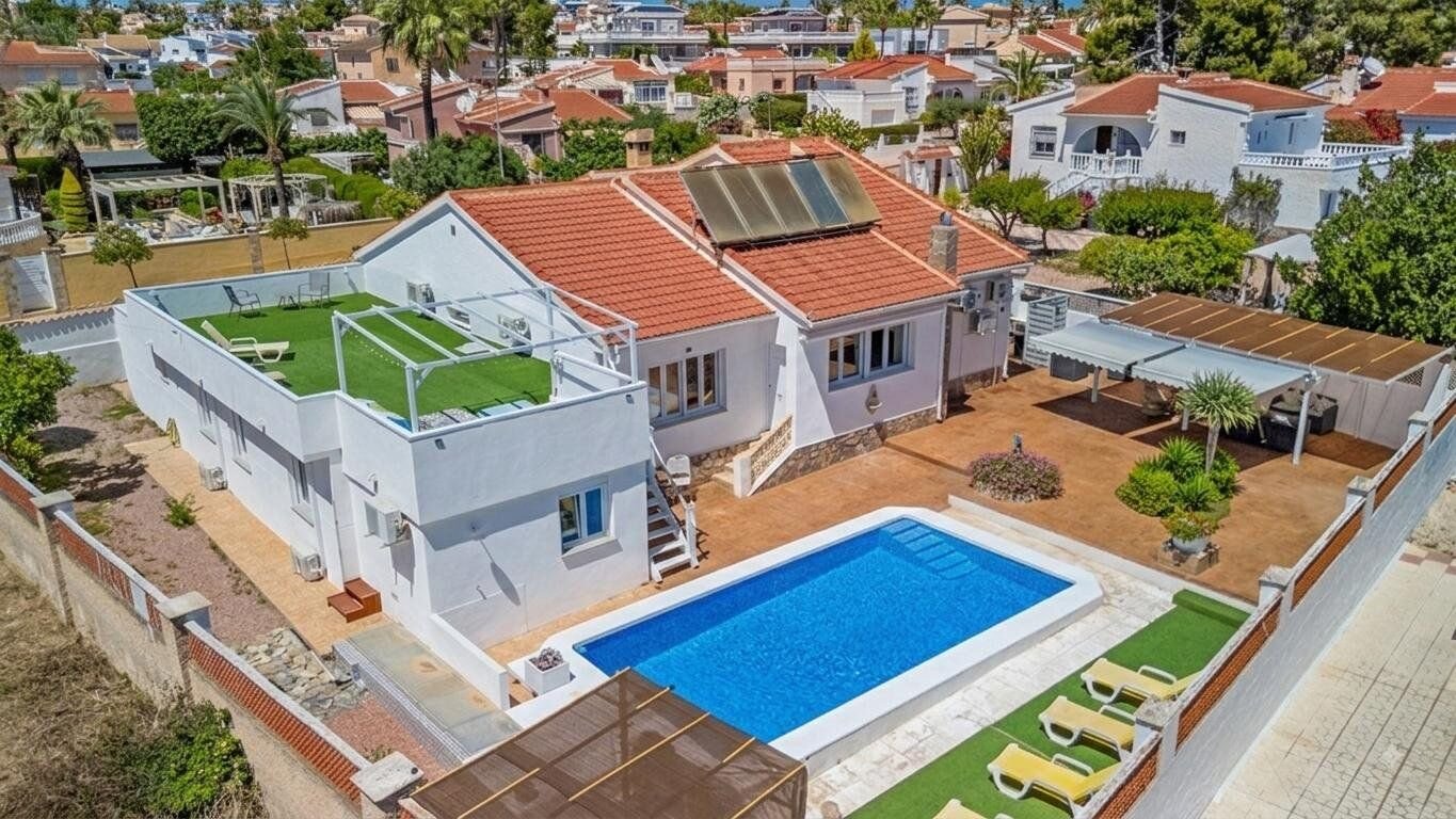 6-Bedroom Villa in Centro de la Ciudad Quesada, Rojales - Image 1
