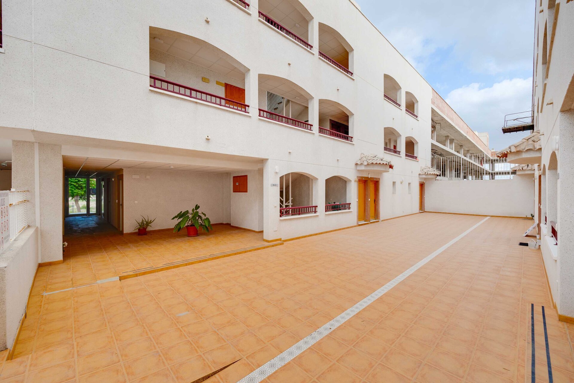 1-Bedroom Apartment in San Fulgencio - Image 2