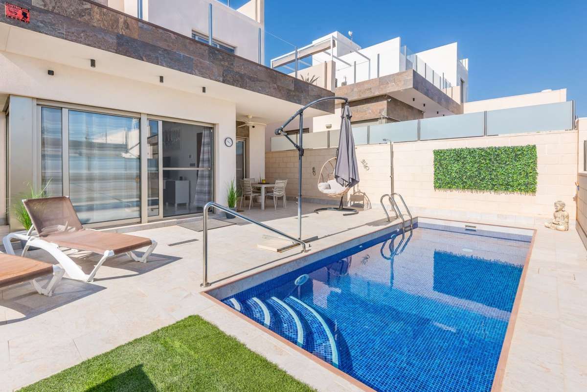 3-Bedroom Villa in Lomas de Cabo Roig, Orihuela Costa - Image 11