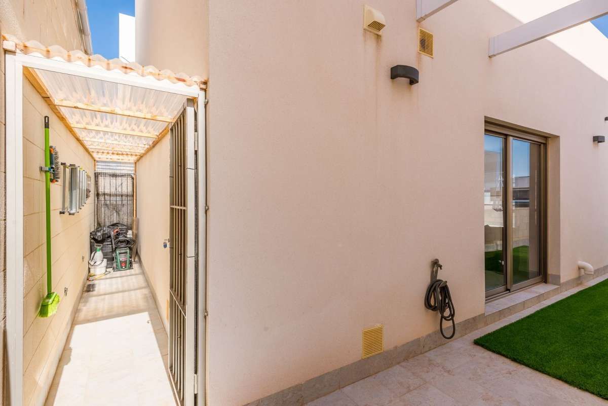 3-Bedroom Villa in Lomas de Cabo Roig, Orihuela Costa - Image 13