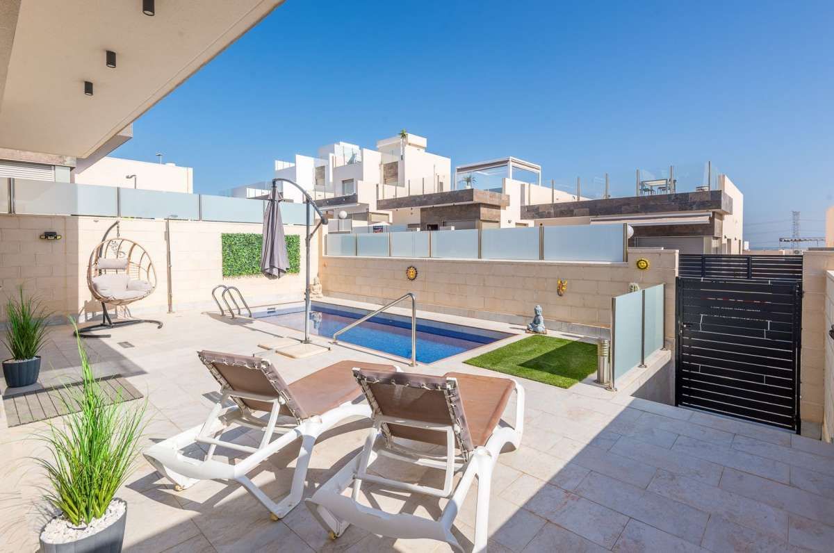 3-Bedroom Villa in Lomas de Cabo Roig, Orihuela Costa - Image 15