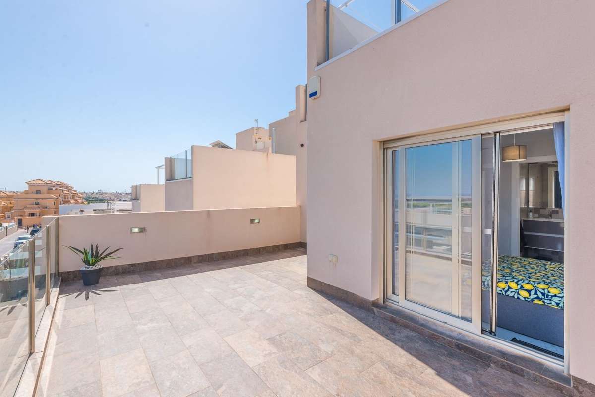 3-Bedroom Villa in Lomas de Cabo Roig, Orihuela Costa - Image 21