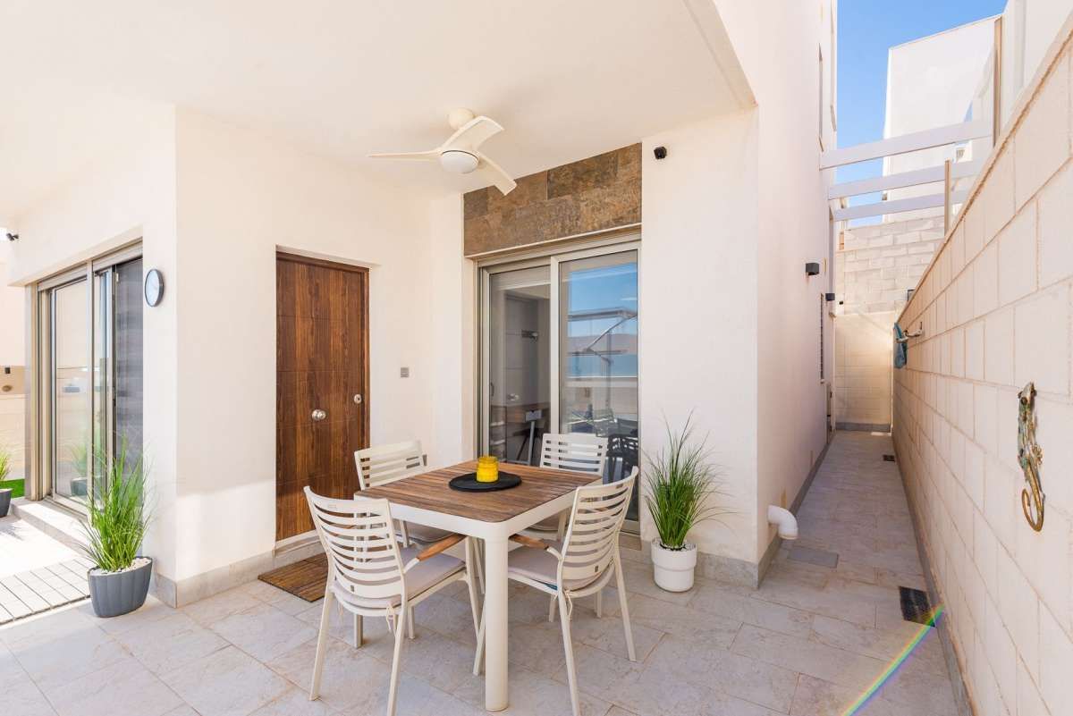 3-Bedroom Villa in Lomas de Cabo Roig, Orihuela Costa - Image 3