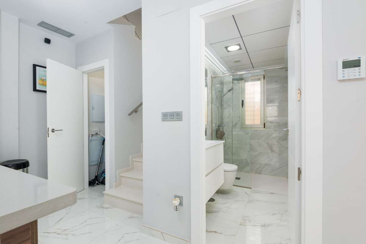 3-Bedroom Villa in Lomas de Cabo Roig, Orihuela Costa - Image 33