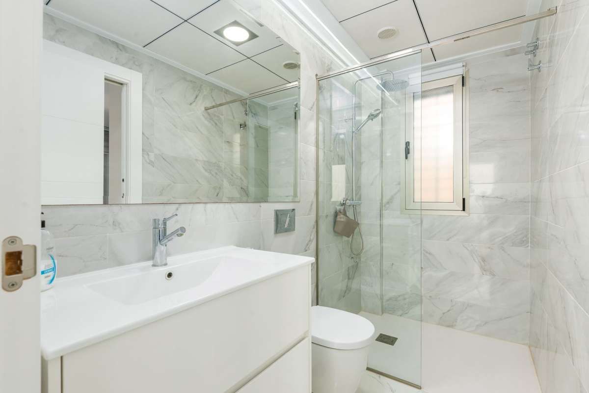 3-Bedroom Villa in Lomas de Cabo Roig, Orihuela Costa - Image 34