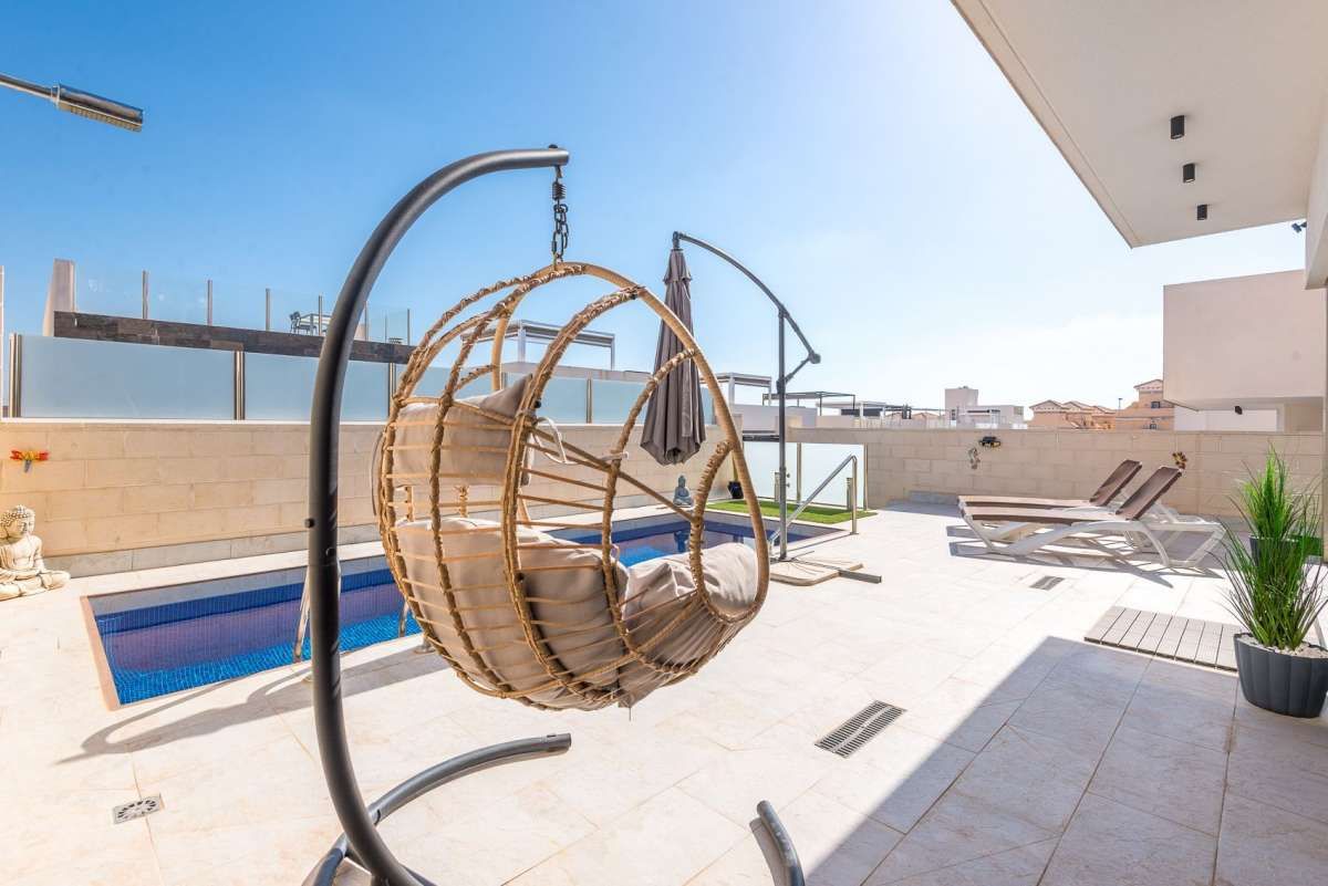 3-Bedroom Villa in Lomas de Cabo Roig, Orihuela Costa - Image 4