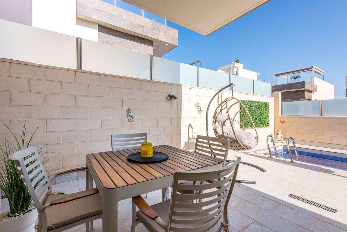 3-Bedroom Villa in Lomas de Cabo Roig, Orihuela Costa - Image 5