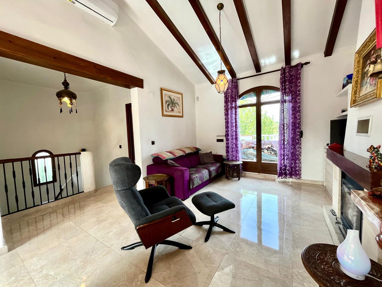Villa met 4 Slaapkamers in Villamartin, Orihuela Costa - Image 13