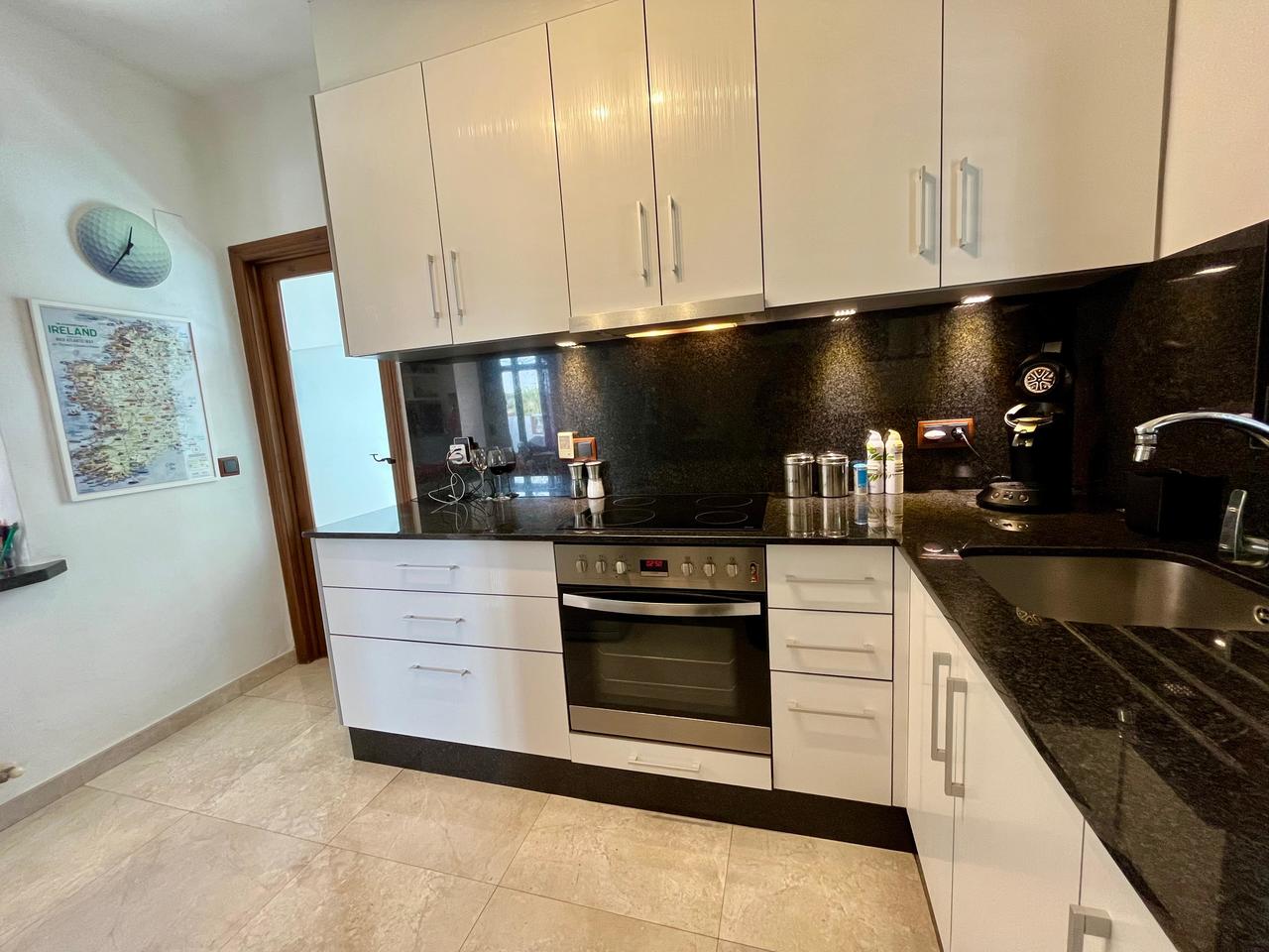 Villa met 4 Slaapkamers in Villamartin, Orihuela Costa - Image 15