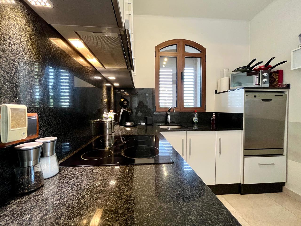 Villa met 4 Slaapkamers in Villamartin, Orihuela Costa - Image 16