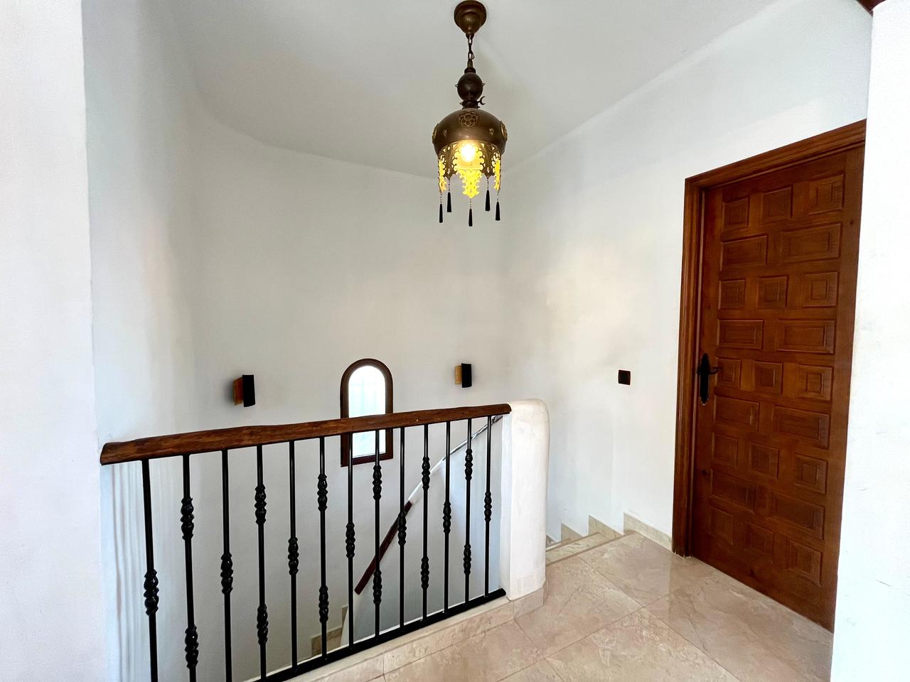Villa met 4 Slaapkamers in Villamartin, Orihuela Costa - Image 17